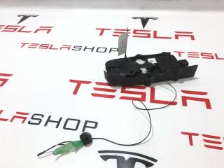 замок багажника Rivian R1T 1 поколение 2022, PT00013189-F