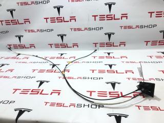 кнопка открытия багажника Rivian R1T 1 поколение 2022, PT00032732, PT00032730-B, PT00032731-B