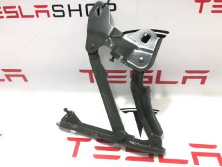 петля капота левая Rivian R1T 1 поколение 2022, PT00002392