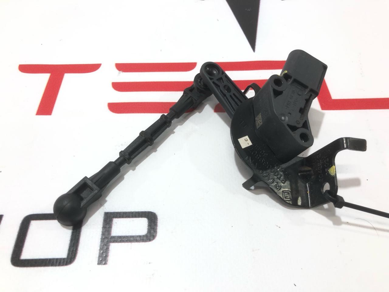 Датчик уровня пневмоподвески Rivian R1T 1 поколение 2022, PT00058866, PT00039807 - фото №1