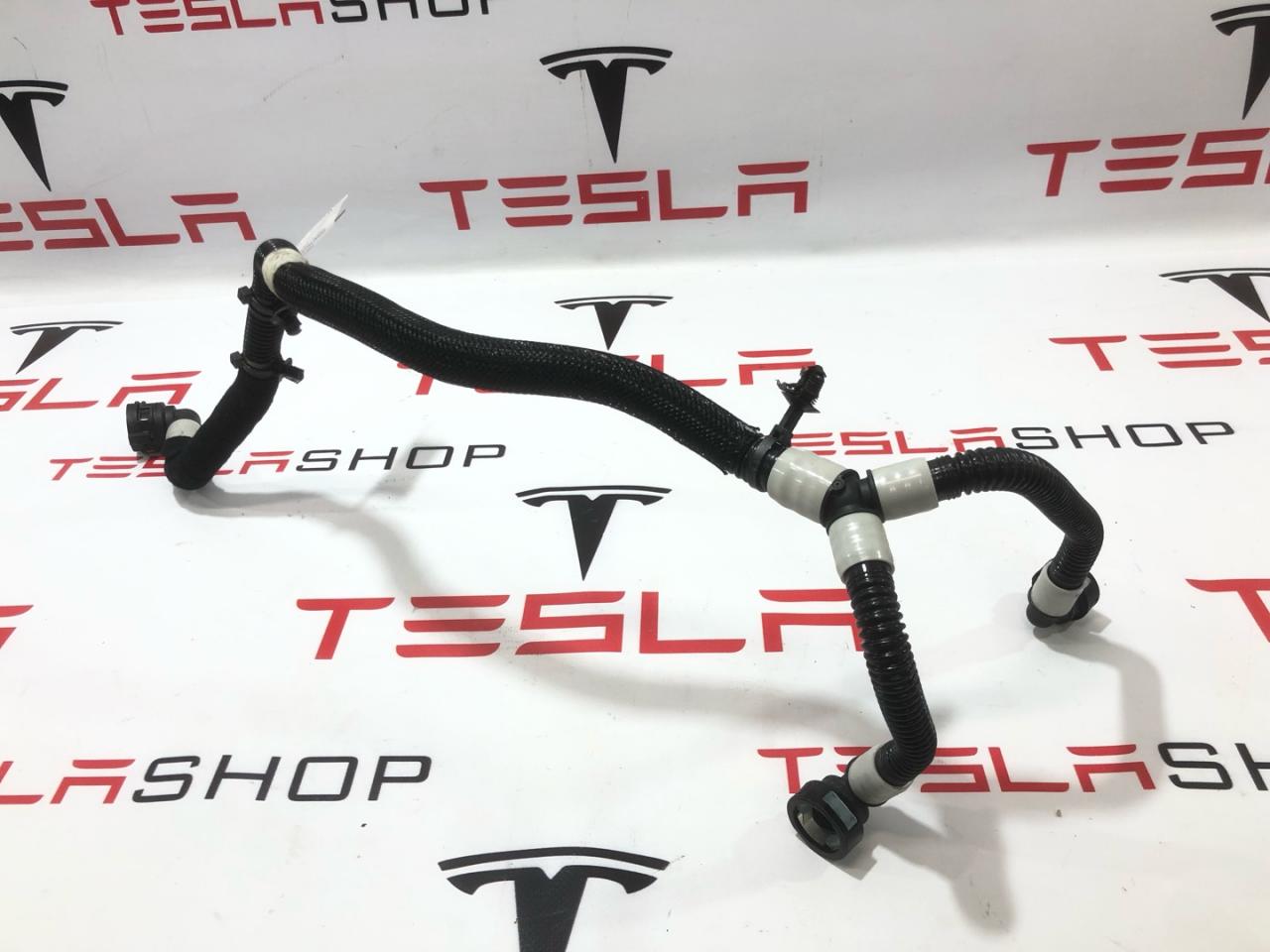 Патрубок системы охлаждения (RIVIAN R1T) Rivian R1T 1 поколение 2022, PT00061740 - фото №1