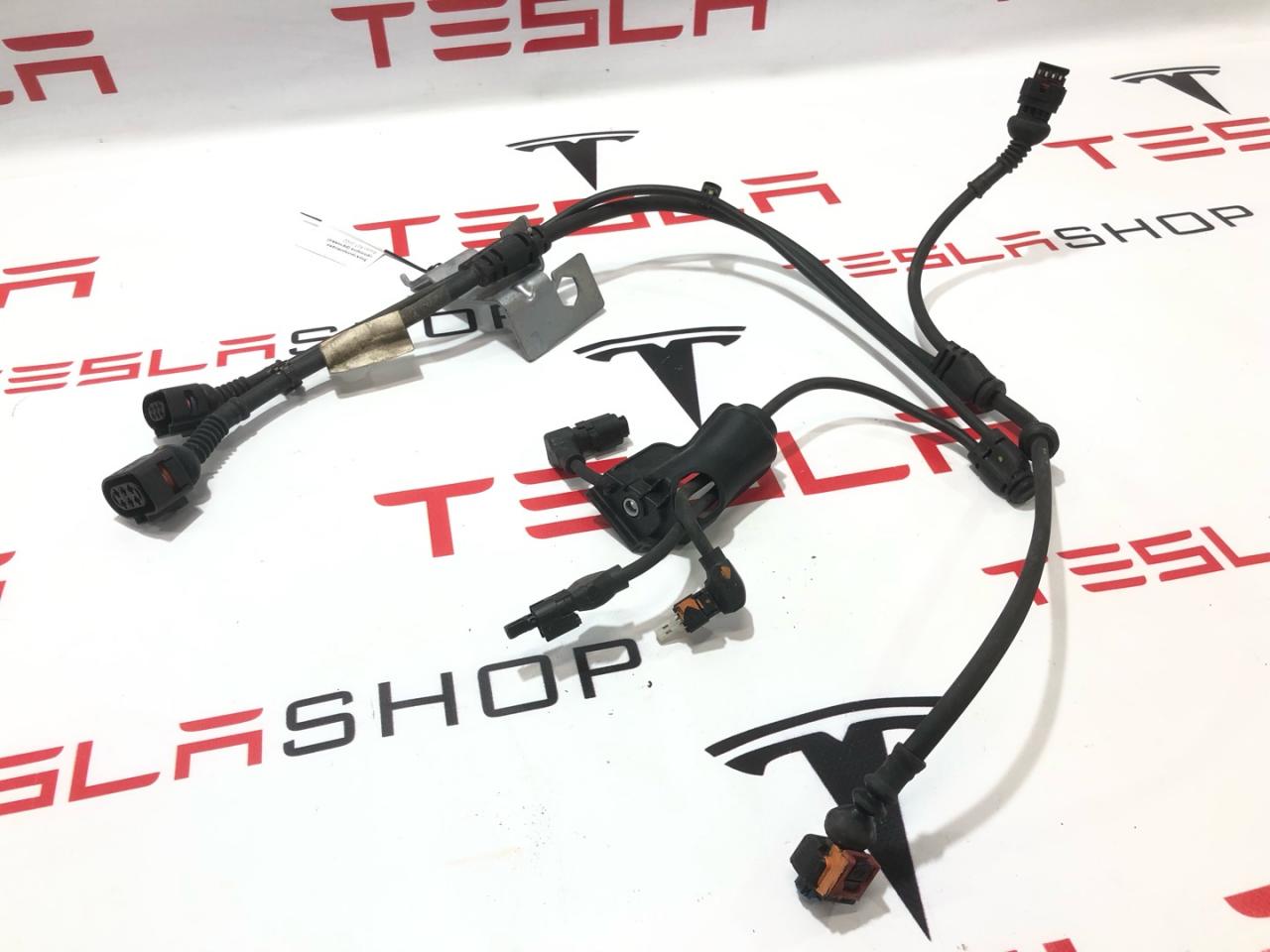 проводка пневмостойки Rivian R1T 1 поколение 2022, PT00000588 - фото №1