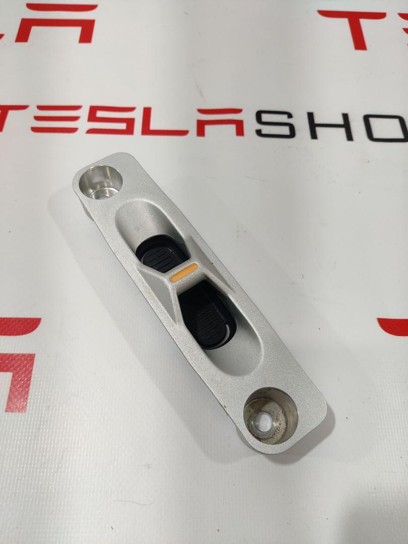 Петля (фиксатор) багажа Rivian R1T 1 поколение 2022, PT00038369-B - фото №1