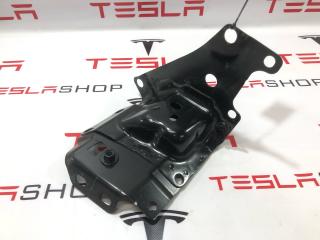 кронштейн (крепление) Rivian R1T 1 поколение 2022, PT00038363-D