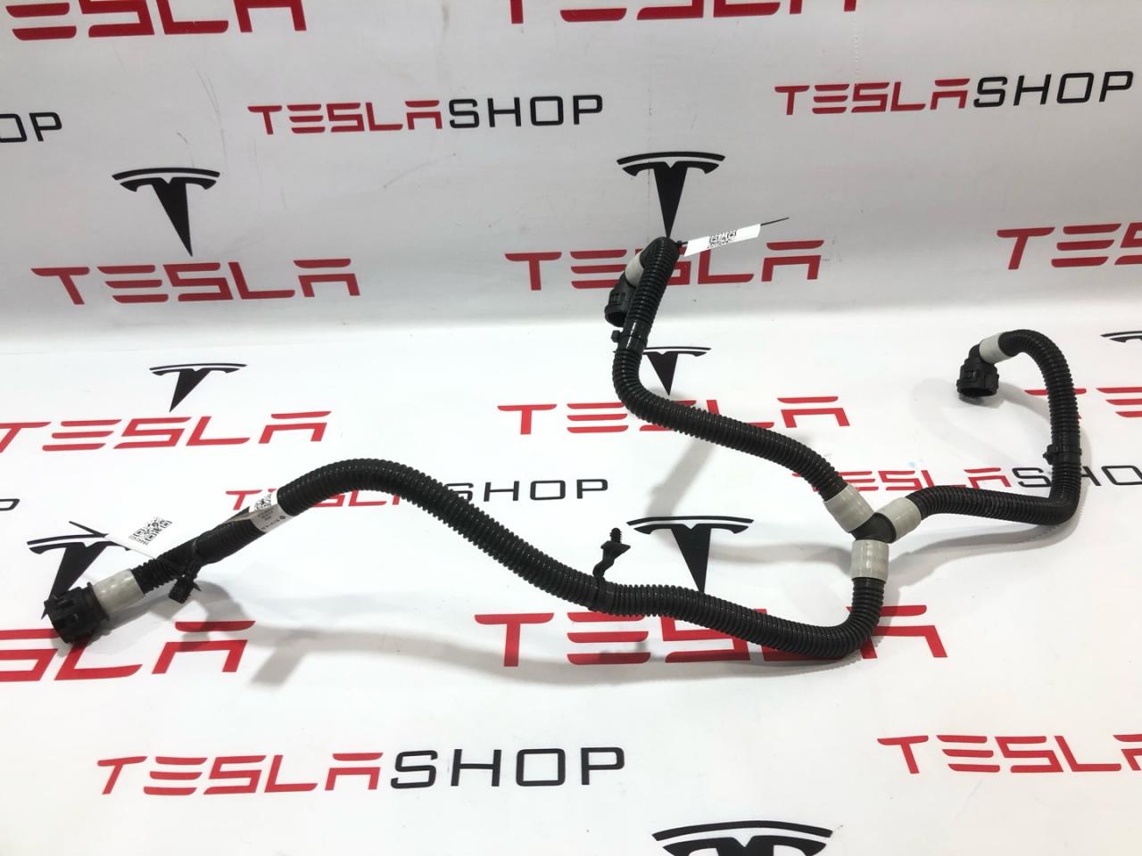 Патрубок системы охлаждения (RIVIAN R1T) Rivian R1T 1 поколение 2022, PT00061741-B - фото №1