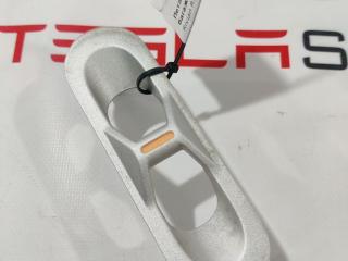 Петля (фиксатор) багажа Rivian R1T 1 поколение 2022, PT00000366-F