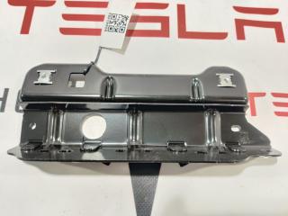 Кронштейн крепления потолка и панорамного стекла Rivian R1T 1 поколение 2022, PT00017957-H-001, 35523419, 62998D