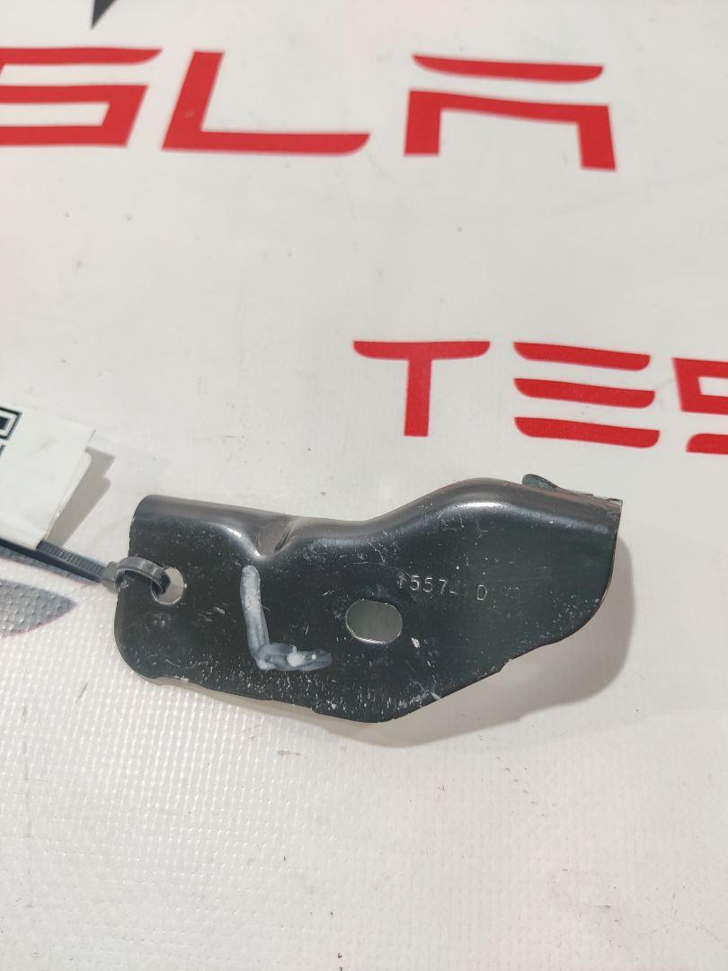 Кронштейн амортизатора капота (шаровый) Rivian R1T 1 поколение 2022, PT00002386-F - фото №1