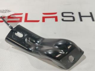 кронштейн (крепление) Rivian R1T 1 поколение 2022, PT00048289