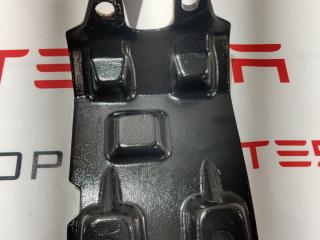 кронштейн (крепление) Rivian R1T 1 поколение 2022, PT00038362-D