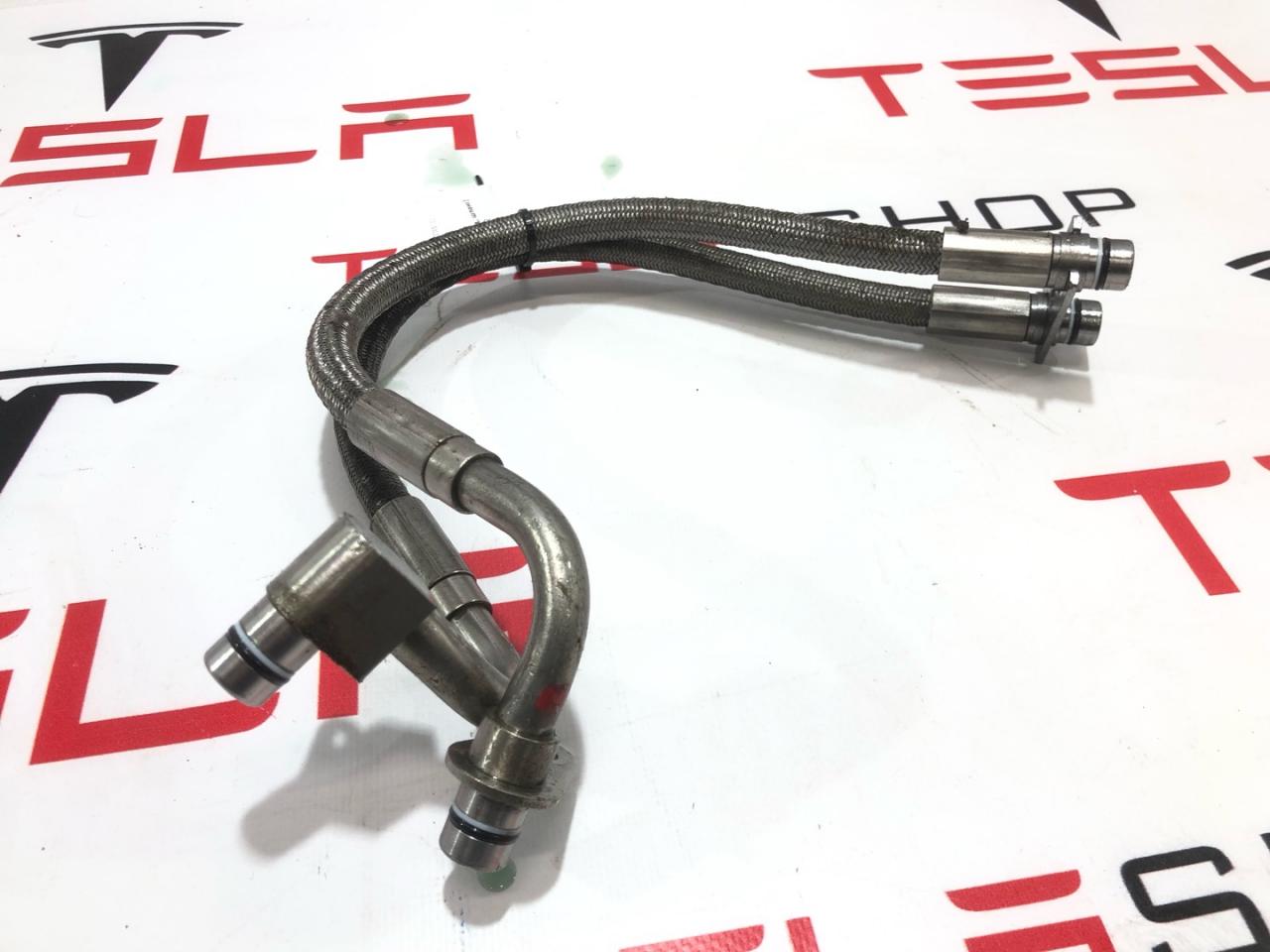 патрубок (трубопровод, шланг) Rivian R1T 1 поколение 2022, C100002751-G, C100002754-F - фото №1