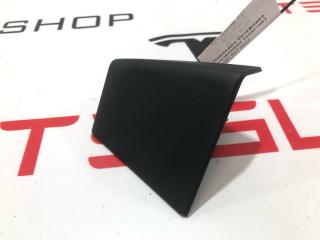 Накладка багажника внутренняя (пластик) Rivian R1T 1 поколение 2022, PT00041812D