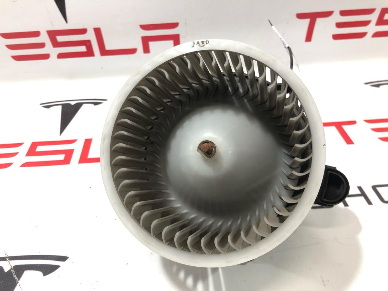 Вентилятор печки салона Tesla Model S 1 поколение (2012 - 2016), 1051864-00-A, F00S330054 - фото №1