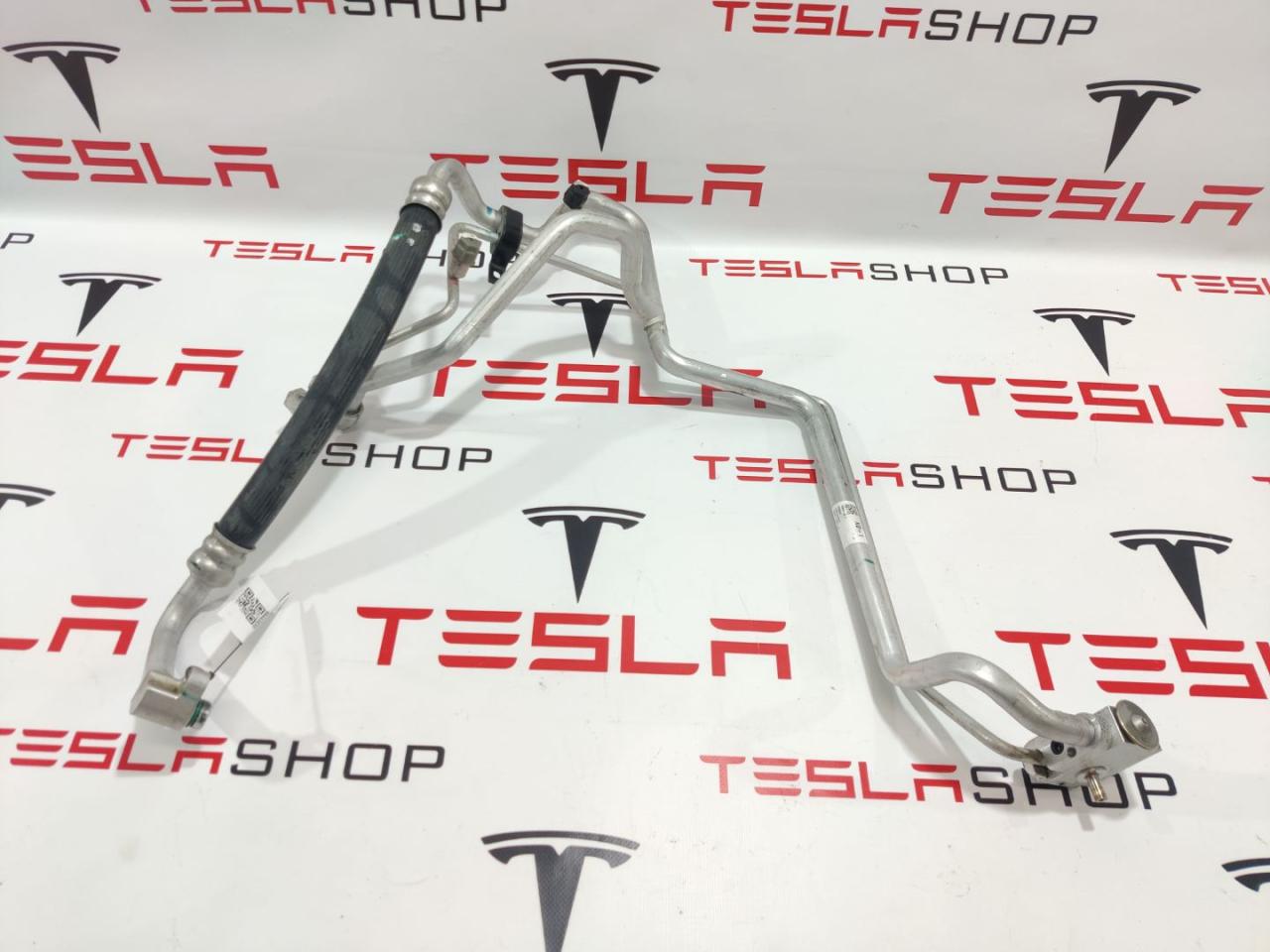трубка кондиционера Tesla Model X 1 поколение 2018, 1032222-00-F, 105625700D, 6008481-00-B - фото №1