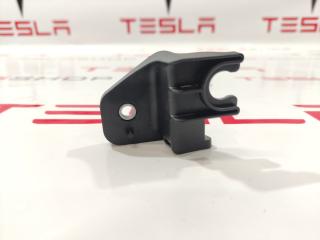 кронштейн (крепление) Rivian R1T 1 поколение 2022, PT00031000