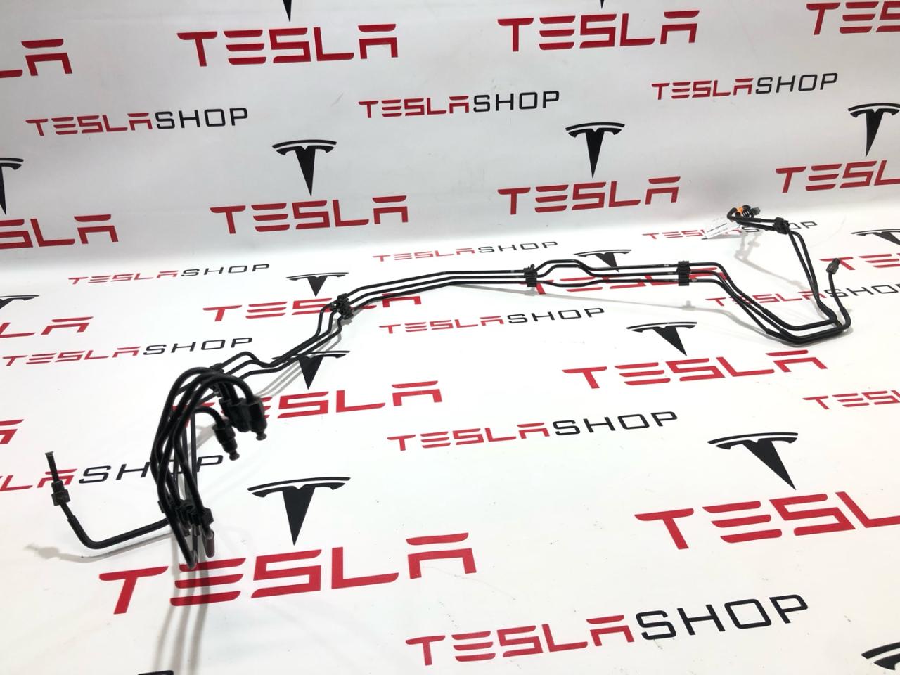 трубка тормозная Tesla Model X 1 поколение 2018, 1027712-00-E - фото №1
