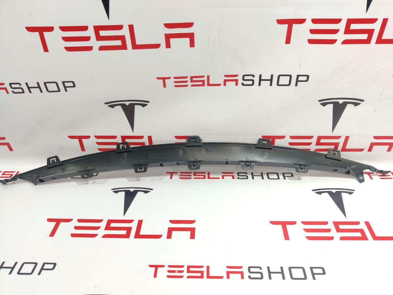 заглушка (решетка) в бампер Tesla Model X 1 поколение 2019, 1047360-00-G, 1050211-00-G - фото №1