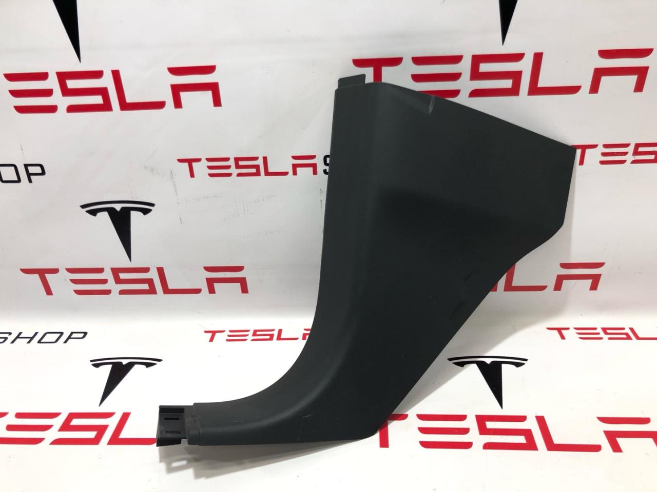 Накладка стойки А Rivian R1T 1 поколение 2022, PT00001343 - фото №1