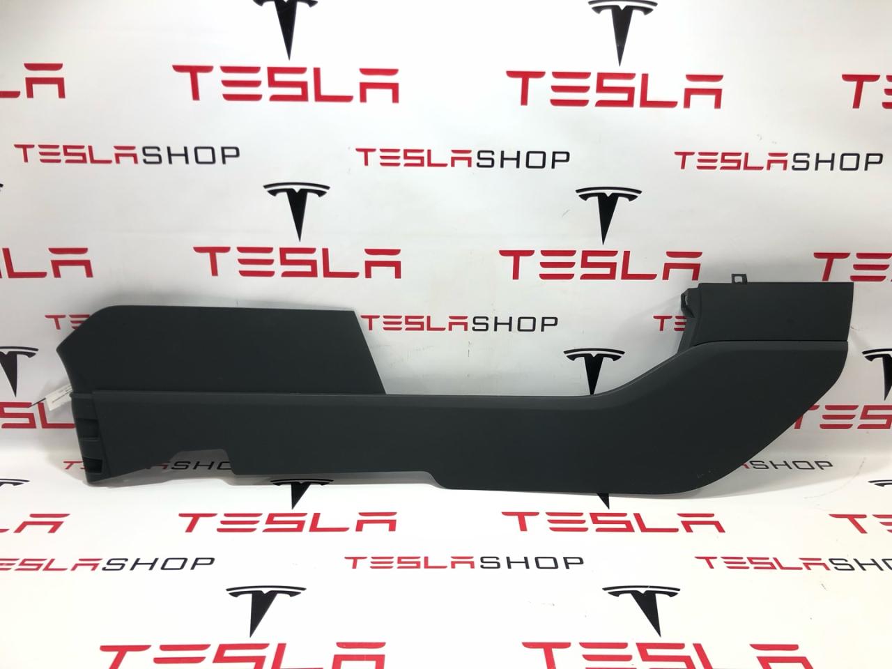 Декоративная накладка центральной консоли Rivian R1T 1 поколение 2022, PT00000877, PT00000878, PT00000874-H - фото №1