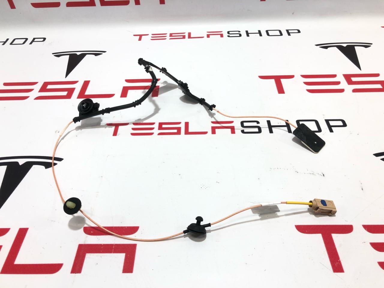 антенна Rivian R1T 1 поколение 2022, C100039253-F, PT00062899 - фото №1