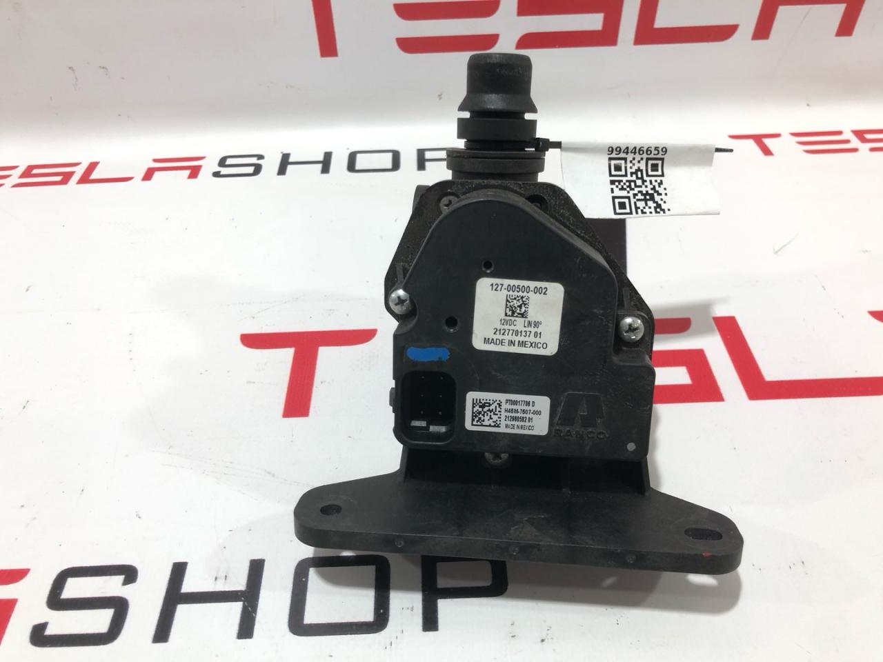 клапан системы охлаждения Rivian R1T 1 поколение 2022, PT00017706D - фото №1