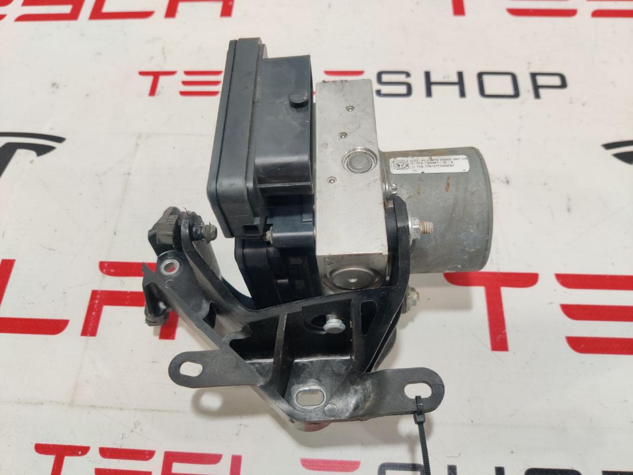 блок ABS Tesla Model 3 1 поколение 2019, электро, 1044745-00-B, 1103541-00-A, 1188741-50-A - фото №1