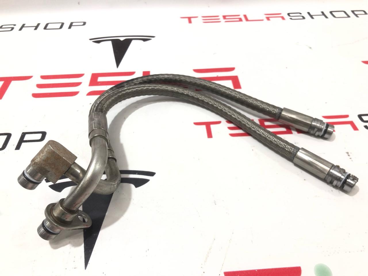 патрубок (трубопровод, шланг) Rivian R1T 1 поколение 2022, C100002751-G, C100002754-F - фото №1