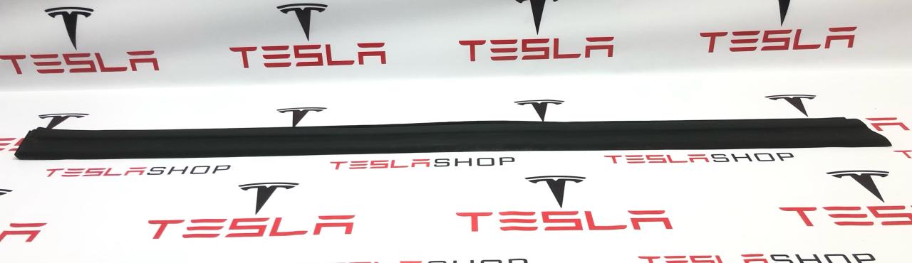 Уплотнитель порога Rivian R1T 1 поколение 2022, PT00002356, PT00002361 - фото №1