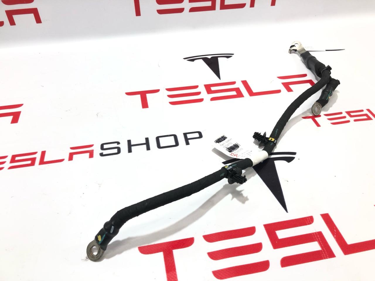 минусовой провод аккумулятора Rivian R1T 1 поколение 2022, C100016069-D, 35524732 - фото №1