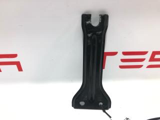 кронштейн (крепление) Rivian R1T 1 поколение 2022, PT00046442