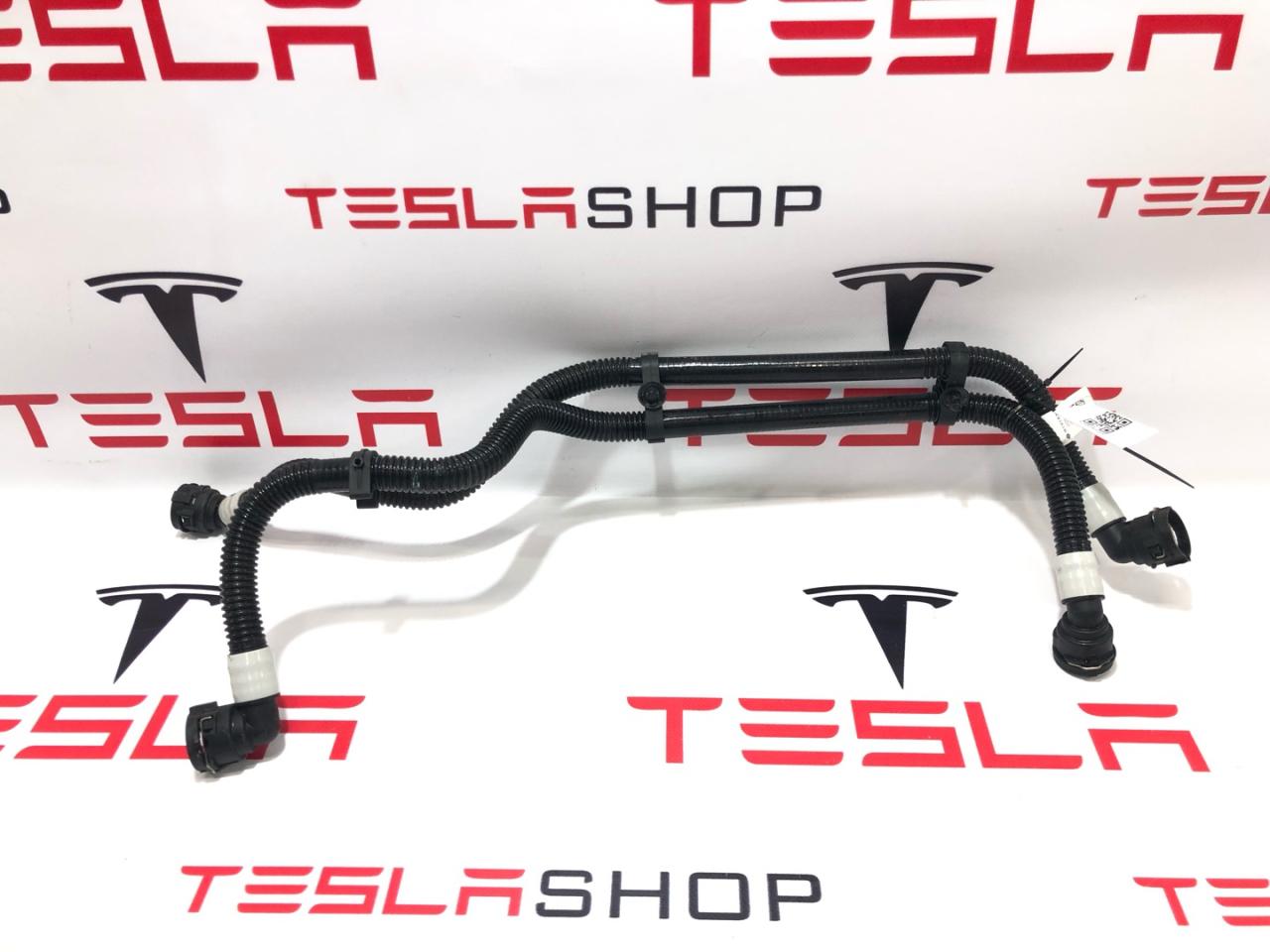 Патрубок системы охлаждения (RIVIAN R1T) Rivian R1T 1 поколение 2022, PT00061708-E - фото №1