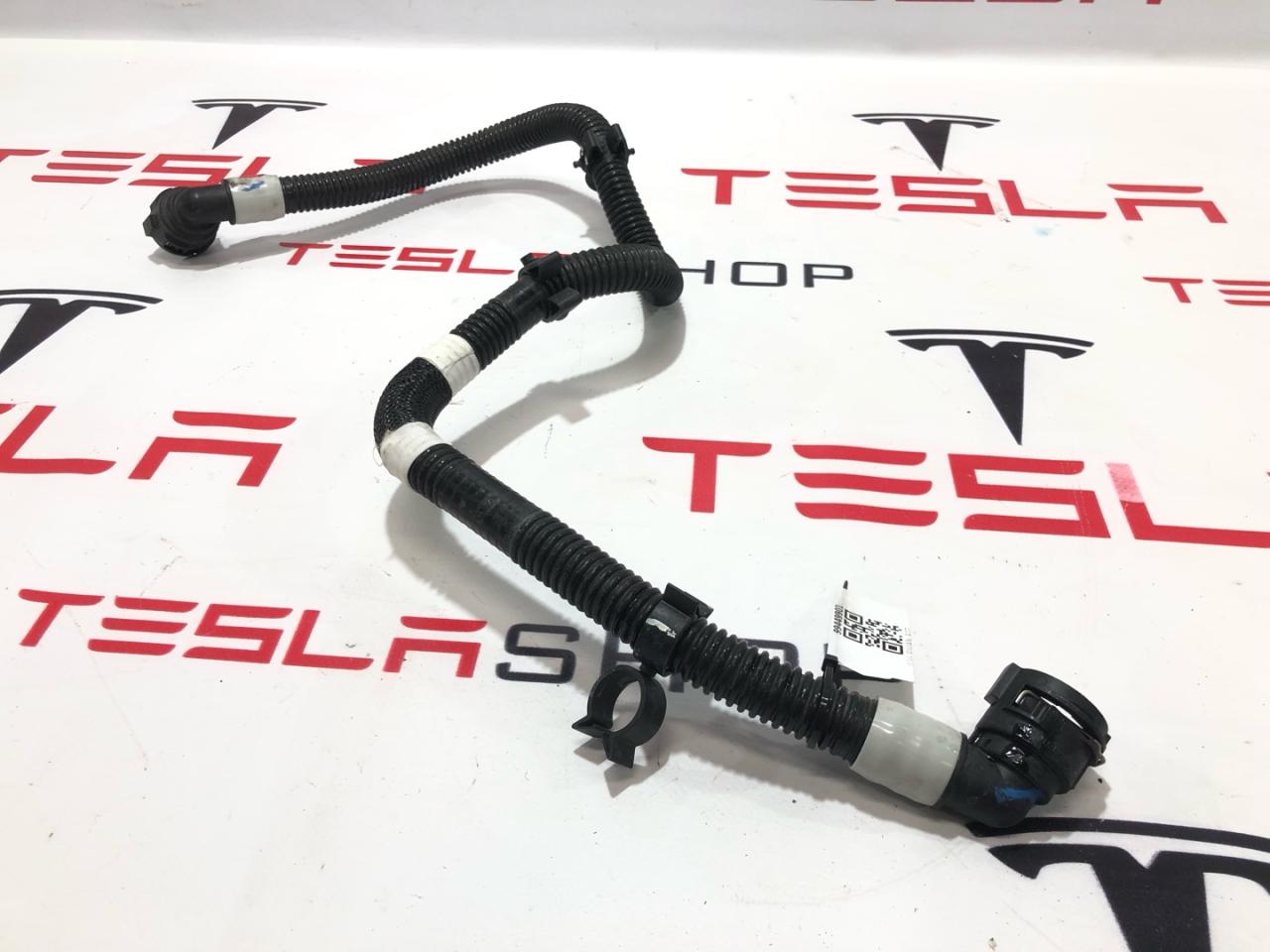 Патрубок системы охлаждения (RIVIAN R1T) Rivian R1T 1 поколение 2022, PT00061742 - фото №1