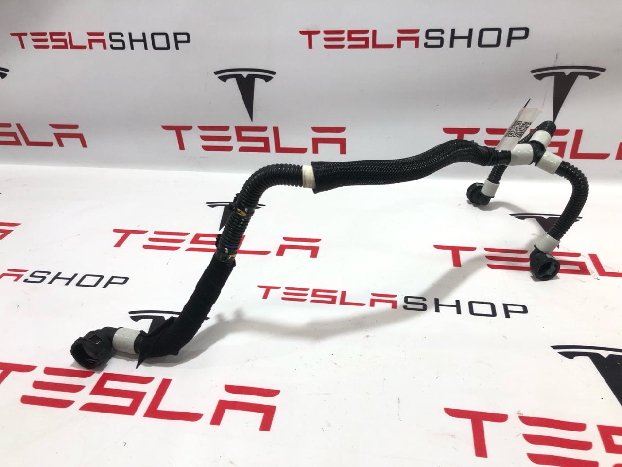 Патрубок системы охлаждения (RIVIAN R1T) Rivian R1T 1 поколение 2022, PT00061740 - фото №1