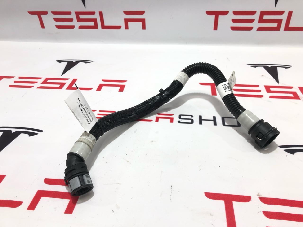 Патрубок системы охлаждения (RIVIAN R1T) Rivian R1T 1 поколение 2022, PT00061736-D - фото №1