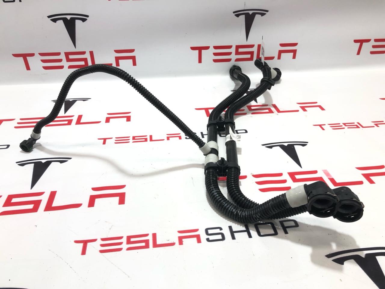 Патрубок системы охлаждения (RIVIAN R1T) Rivian R1T 1 поколение 2022, PT00061733-E - фото №1