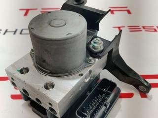 блок ABS Tesla Model S 1 поколение [2-й рестайлинг] 2021, 1044745-00-B, 1038119-00-D, 1037797-00-D, 1659474-00-A, 1620741-00-A