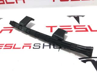 направляющая стеклоподъемника переднего Rivian R1T 1 поколение 2022, PT00002301, PT00046233