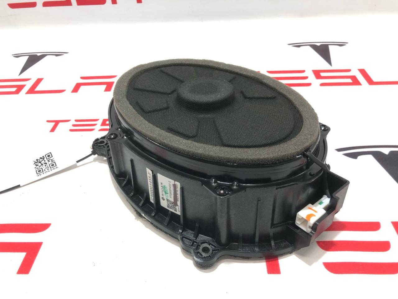 динамик двери Rivian R1T 1 поколение 2022, C100001455-E, PT00001455-E - фото №1