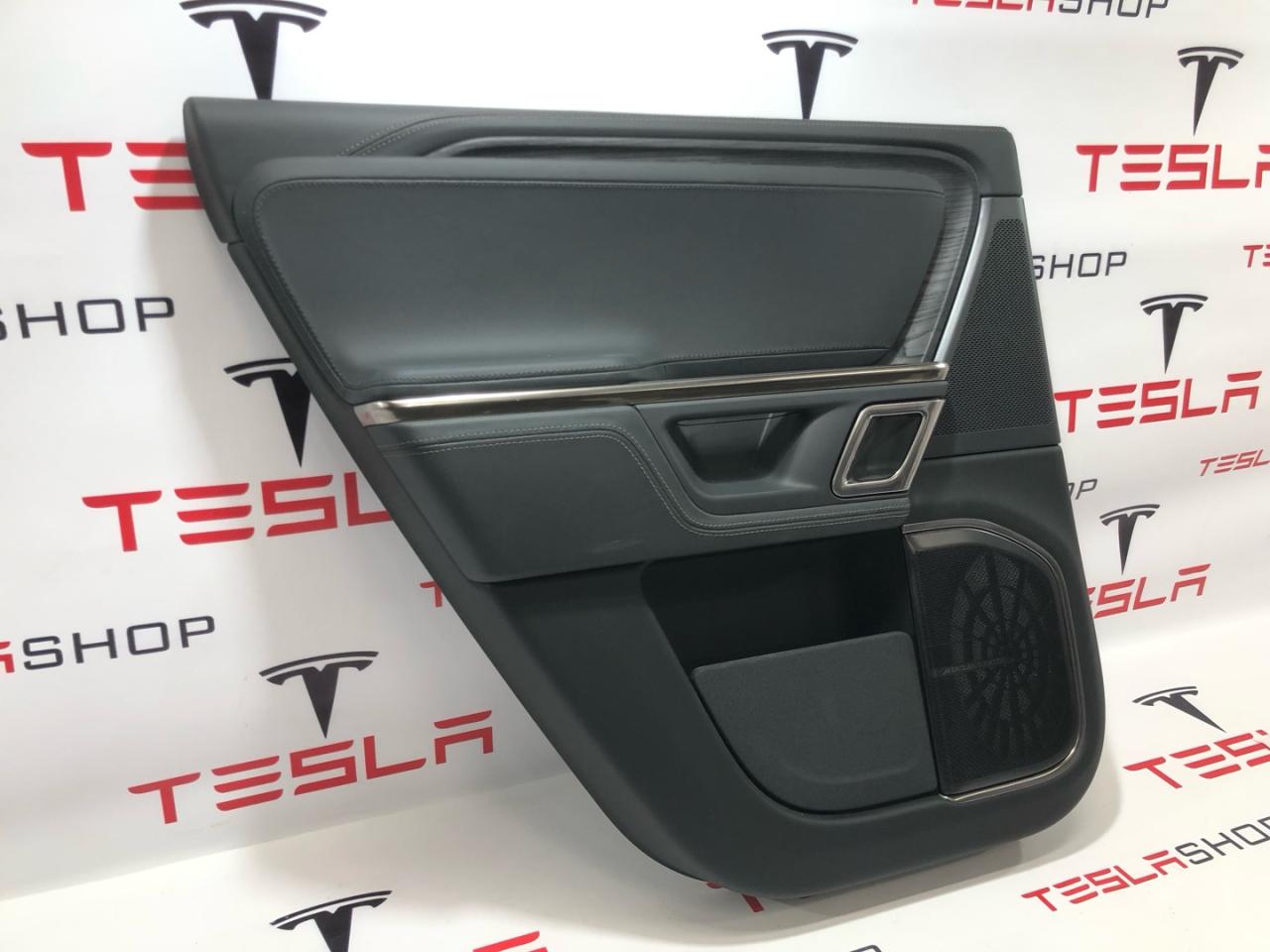 обшивка двери задняя левая Rivian R1T 1 поколение 2022, PT00001205, PT00001485-J, C400001216 - фото №1