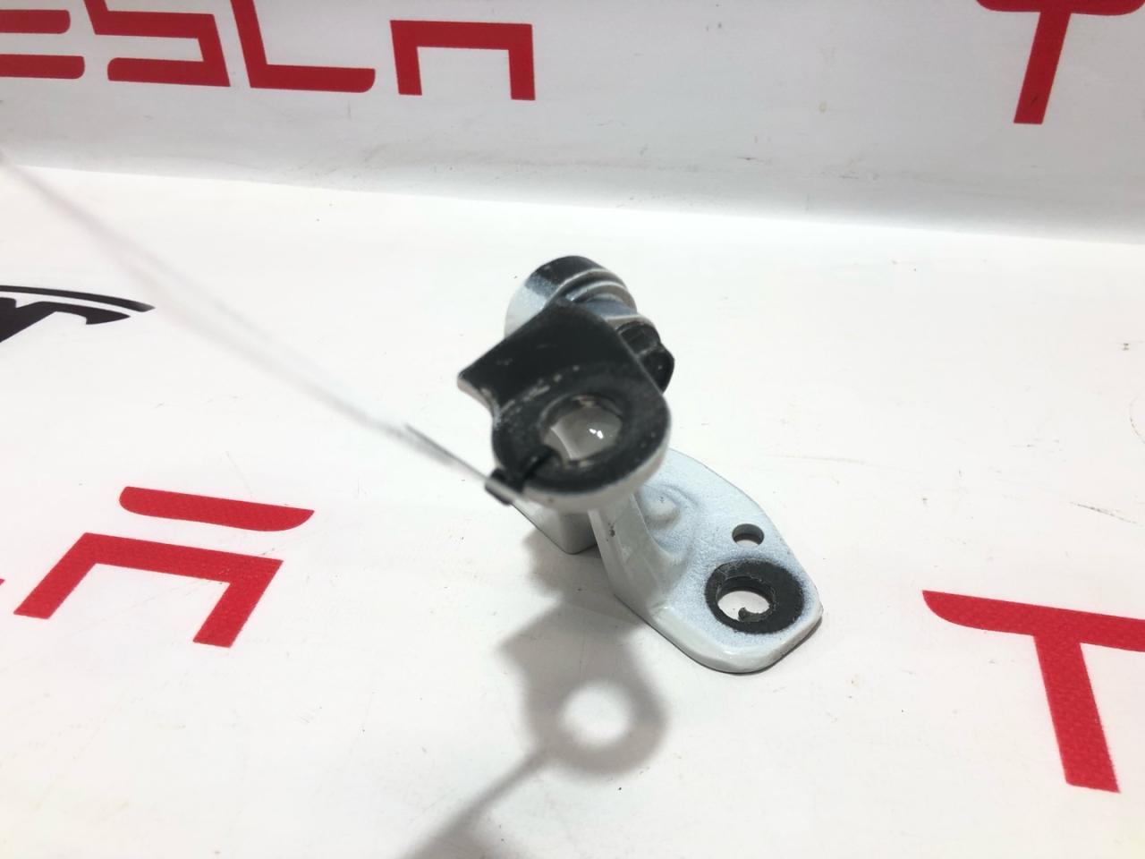 петля двери Rivian R1T 1 поколение 2022, PT00002398 - фото №1