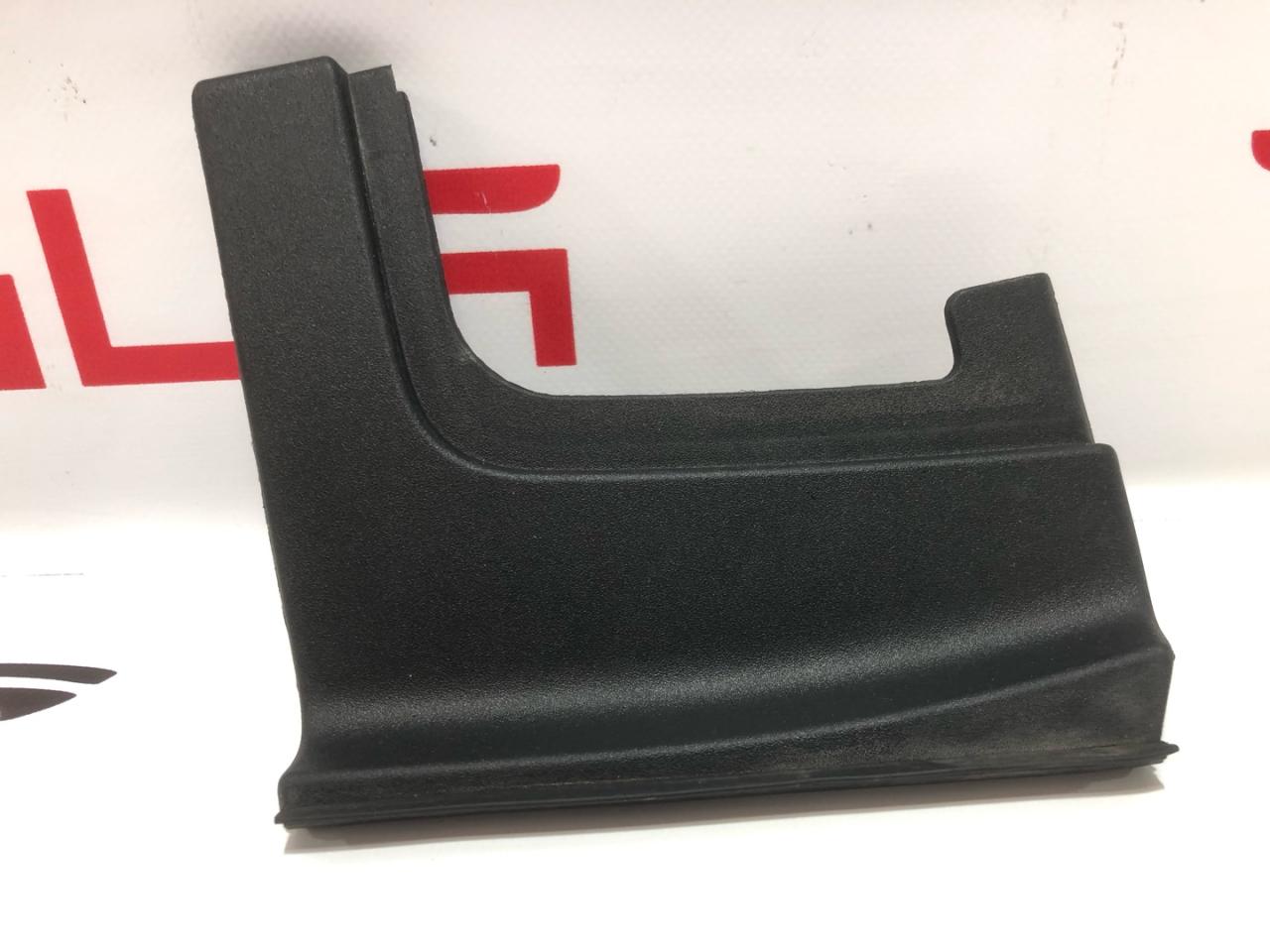 Накладка багажника внутренняя (пластик) Rivian R1T 1 поколение 2022, PT00030676, PT00032836 - фото №1