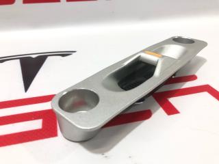 Петля (фиксатор) багажа Rivian R1T 1 поколение 2022, PT00038369-B