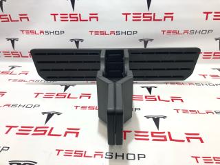 Отделка багажника Rivian R1T 1 поколение 2022, PT00002004, PT00000354, PT00041003D, PT00041007D