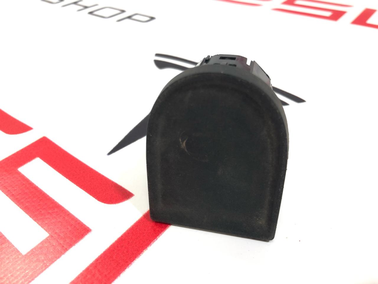 кнопка открытия багажника Rivian R1T 1 поколение 2022, PT00002336-J - фото №1