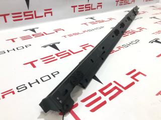 Направляющая панели багажного отделения Rivian R1T 1 поколение 2022, PT00000361-H