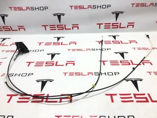 кнопка открытия багажника Rivian R1T 1 поколение 2022, PT00032732, PT00032730-B, PT00032731-B