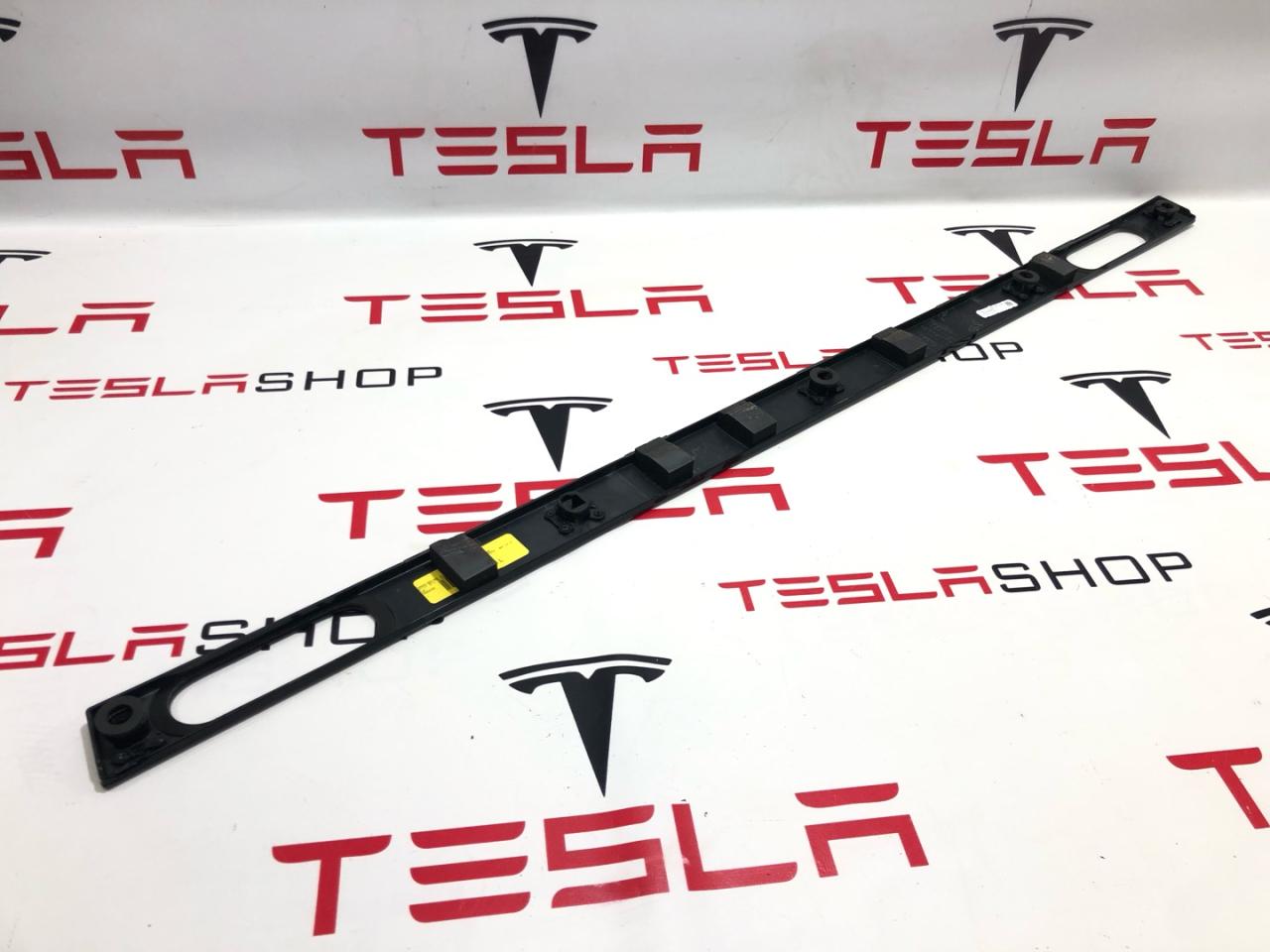 Панель наружная декоративная крыши Rivian R1T 1 поколение 2022, PT00308170-A, PT00045696-C - фото №1