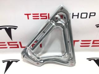 кронштейн (крепление) Rivian R1T 1 поколение 2022, PT00034522-E