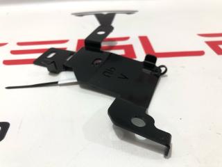 кронштейн (крепление) Rivian R1T 1 поколение 2022, PT00056836-B