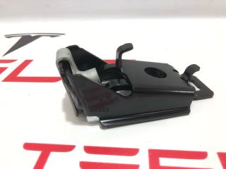 Кронштейн крепления сиденья Rivian R1T 1 поколение 2022, PT00039433